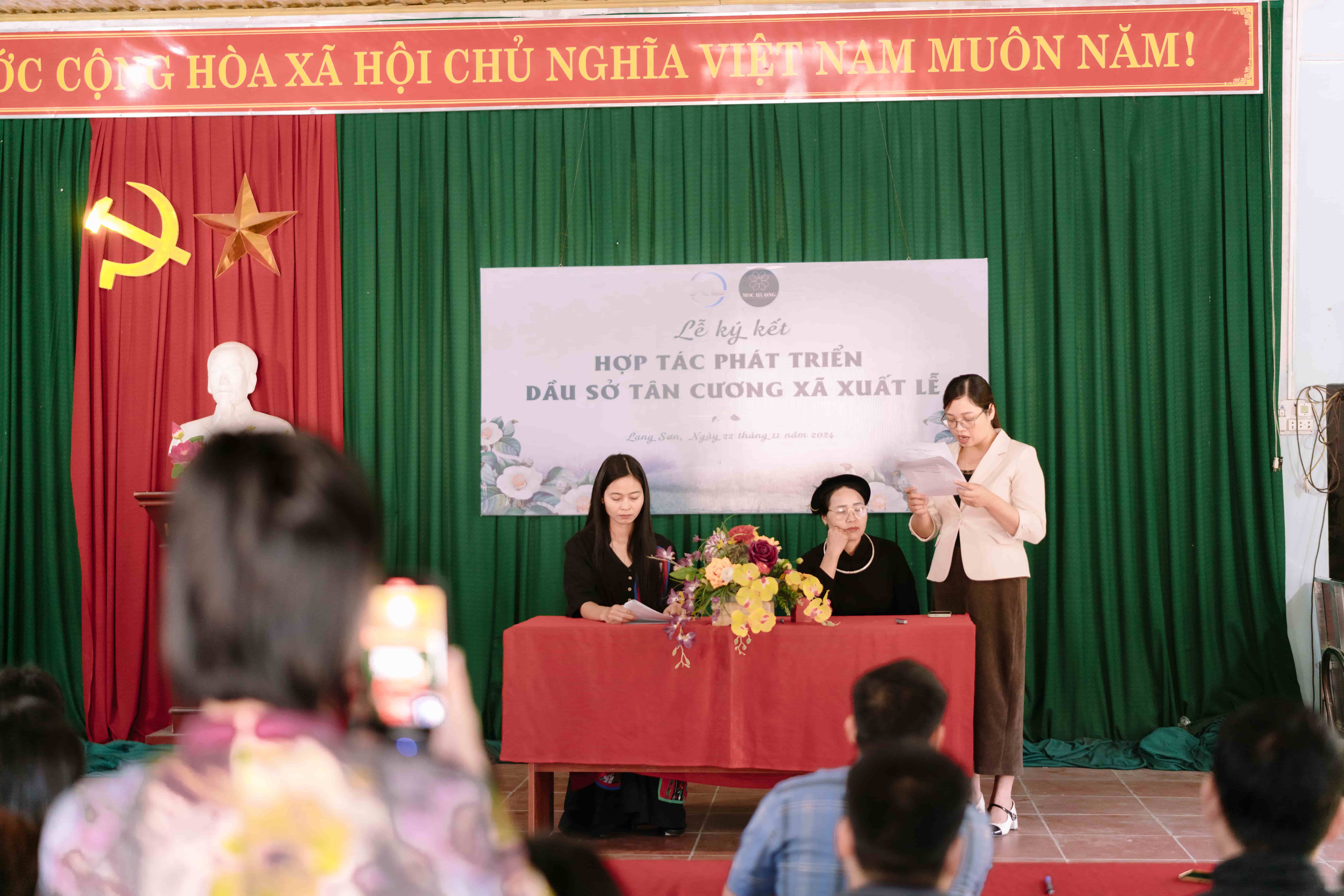 Lễ ký kết hợp tác phát triển vùng nguyên liệu Dầu Sở Tân Cương, Lạng Sơn